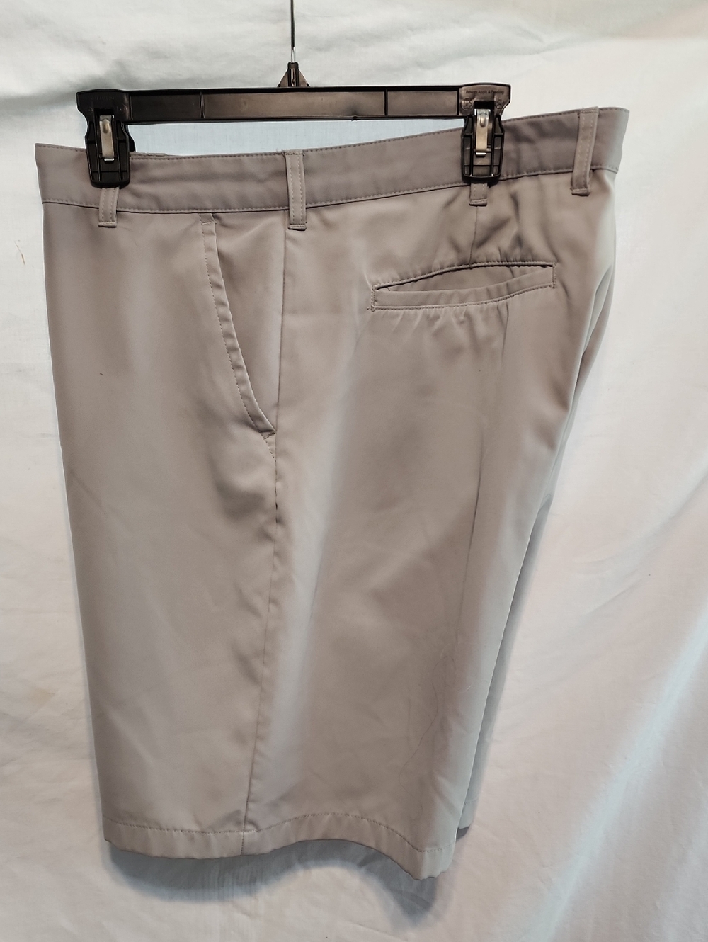 Izod Golf Men's Light Gray Flat-Front Dress Shorts 40
